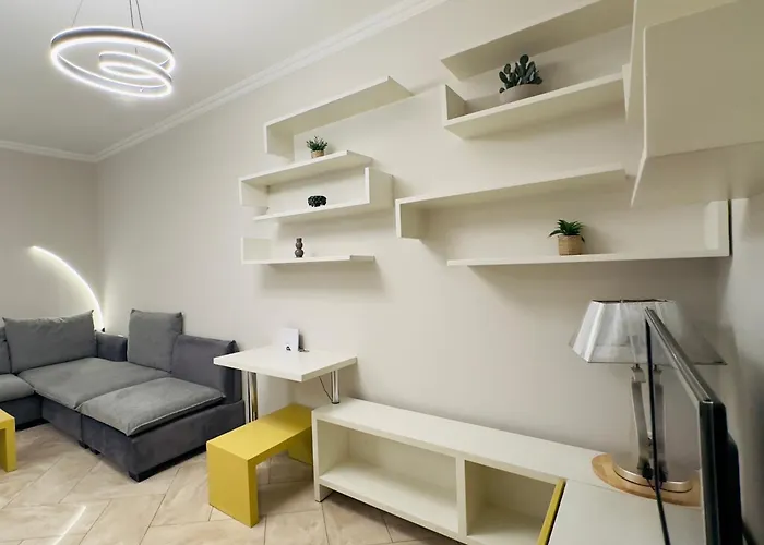 Apartamento - Ggpremiumstays - In The Heart Of Center Cozy - Airport Shuttle - Private Parking Tirana