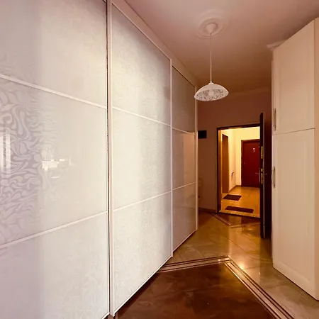 - Ggpremiumstays - In The Heart Of Center Cozy - Airport Shuttle - Private Parking Appartamento