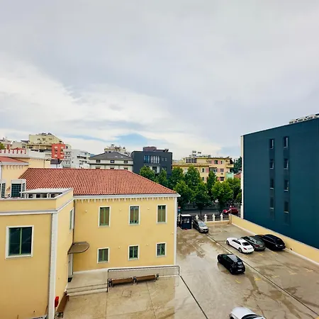 - Ggpremiumstays - In The Heart Of Center Cozy - Airport Shuttle - Private Parking 地拉那