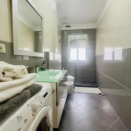 Appartamento - Ggpremiumstays - In The Heart Of Center Cozy - Airport Shuttle - Private Parking *