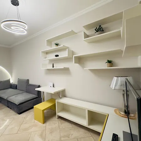 Appartamento - Ggpremiumstays - In The Heart Of Center Cozy - Airport Shuttle - Private Parking Tirana