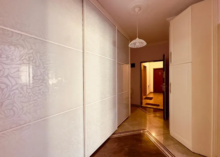 - Ggpremiumstays - In The Heart Of Center Cozy - Airport Shuttle - Private Parking Appartement